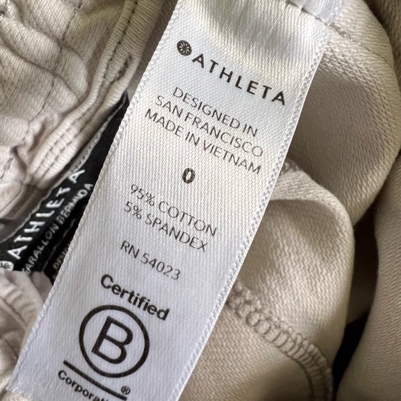 Athleta Ivory Elastic Waist Stretchy Beachy Farallon Bermuda Shorts Size 0 - Picture 11 of 15